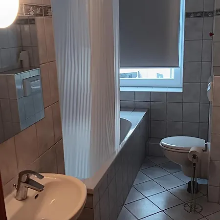 Crew Quartier Ideal Fuer Monteure 3 Schlafzimmer Mit Kueche Und Bad In Leuna *